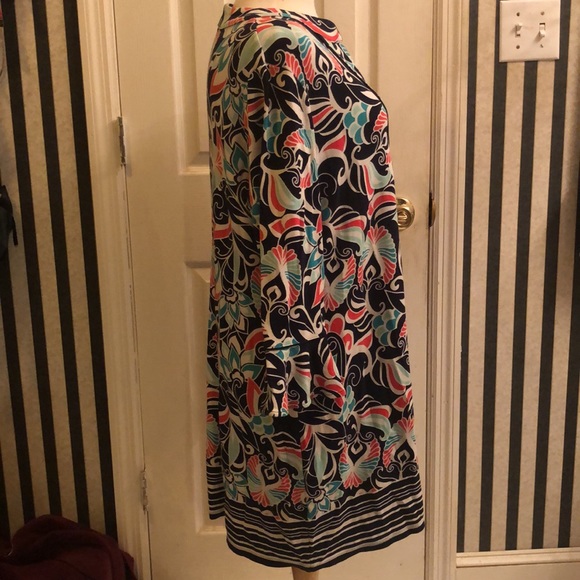 Crown & Ivy/ Petite XL/ Navy Floral V-Neck Shift Dress with 3/4 Length Sleeves - Picture 2 of 12